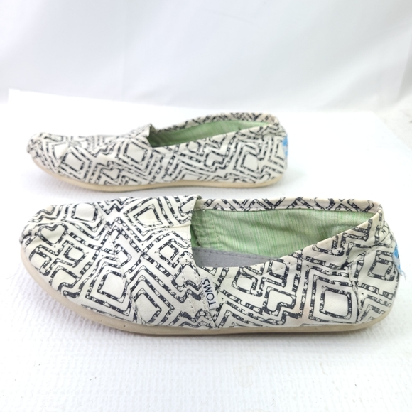 Toms Alpagata Aztec Print Slip On Flats Wrap Style Lightweight Shoes Size 8.5 - Picture 3 of 7